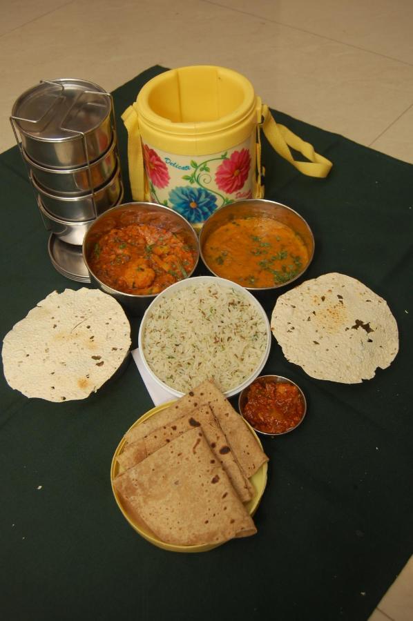Hotel Aishwarya Residency Navi Mumbai Exterior foto